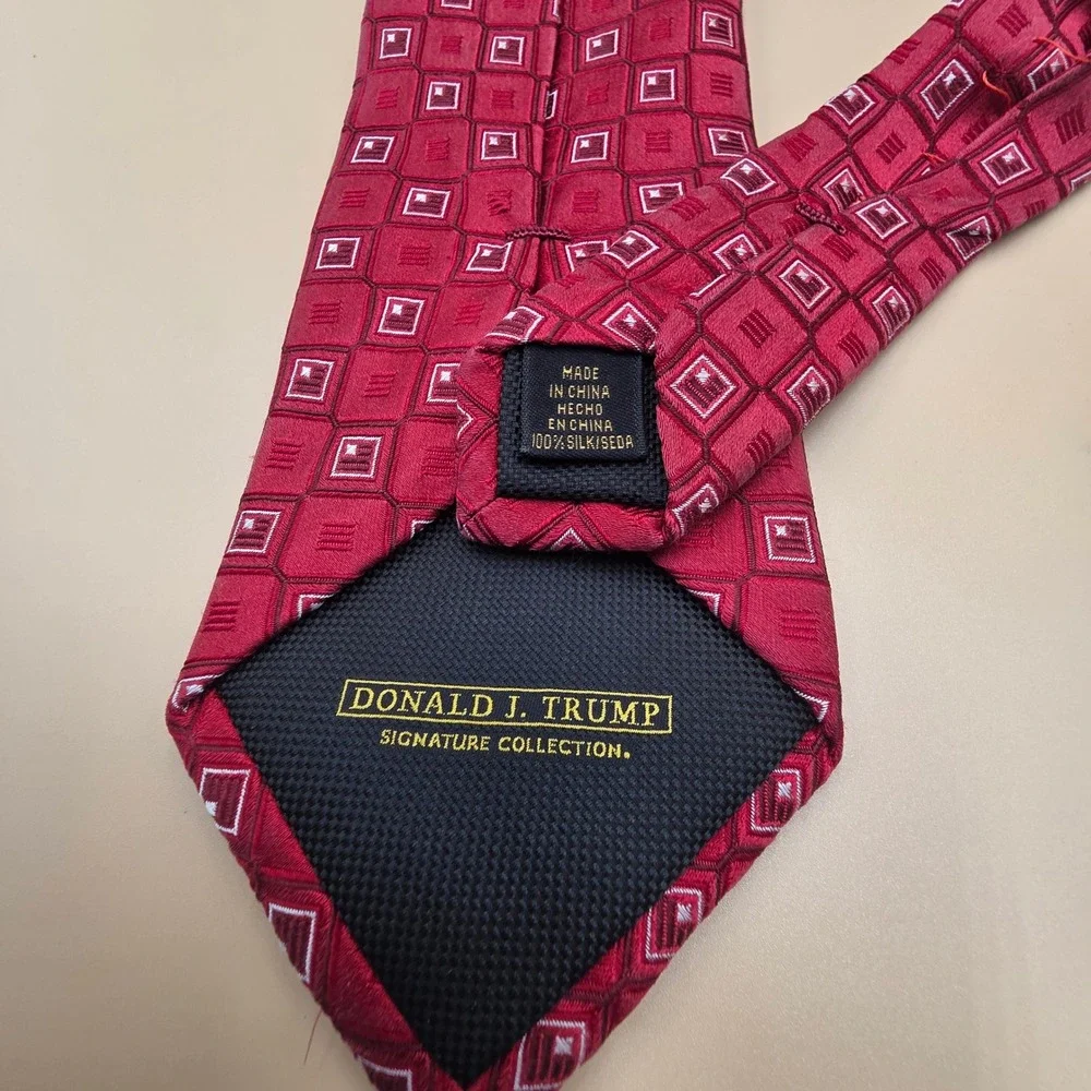 Donald J Trump Signature Collection Mens Red Geometric Square 100% Silk Necktie